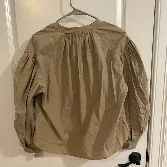 NWT Banana Republic Balloon Sleeve Flowy Double Button Wrist Top - Picture 2 of 5